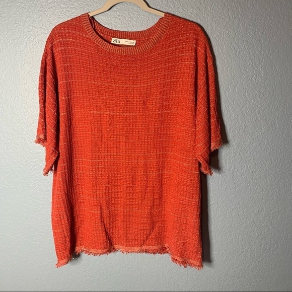 Zara Red With Gold Thread Textured Knit Sweater - Picture 2 of 5